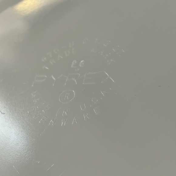 Pyrex 475-B “Cosmopolitan” 2.5 Quart Dish (No Lid) – 1973 Promo - Picture 6 of 10